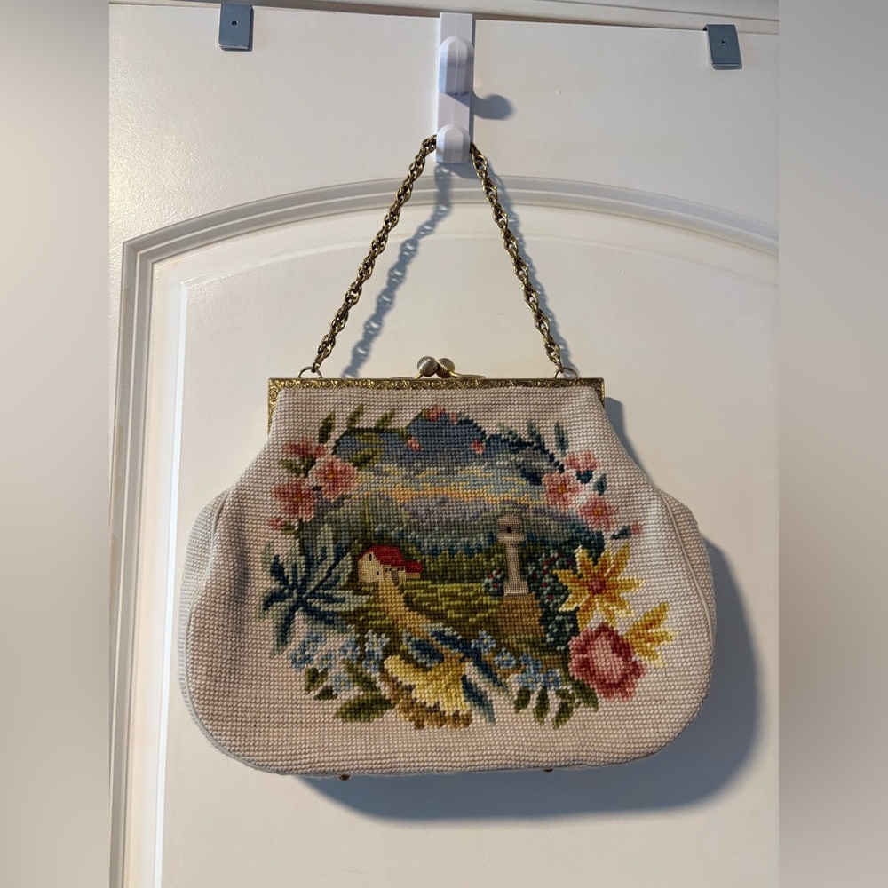 Elegant Floral Embroidered Cream Clutch